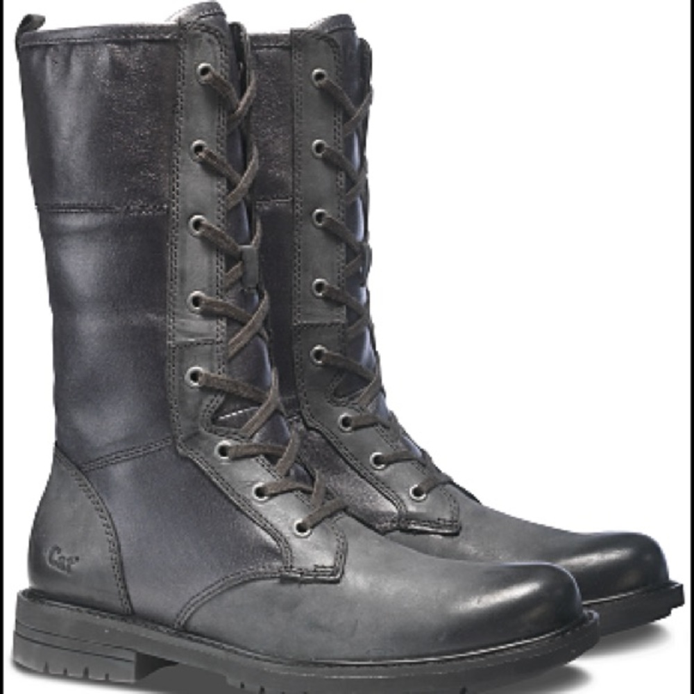 I’m selling grey, leather boots!